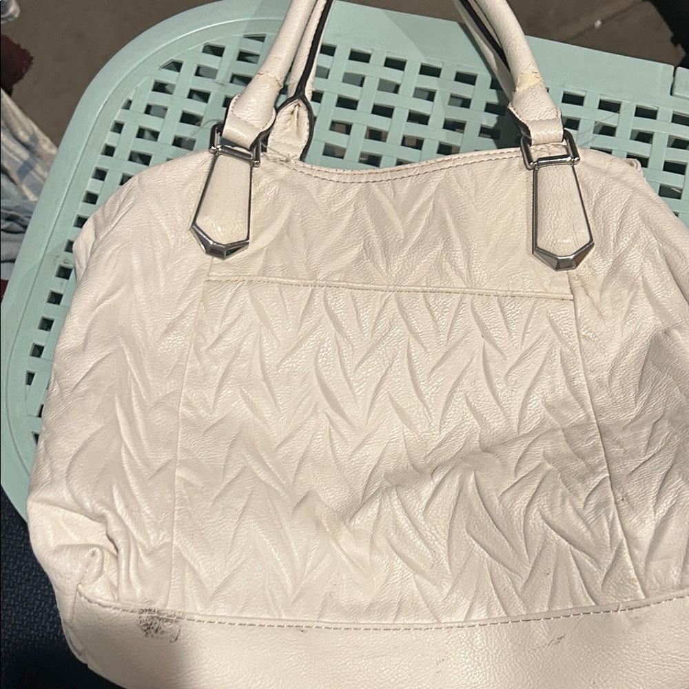 Vera Wang Elegant White Shoulder Bag - Picture 3 of 4